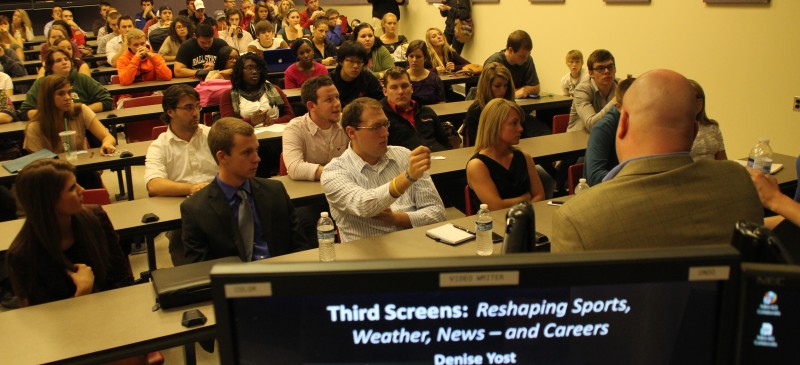 Students engage with professionals at 2012 Fall News Roundup